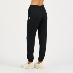 Vuori Women's Boyfriend Jogger 9 Vuori Women's Boyfriend Jogger -Arctery Clothing Shop vuori womens boyfriend jogger 2