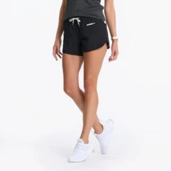 Vuori Women's Clementine 4" Short 2.0